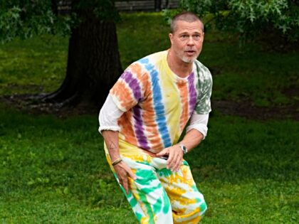 THE TONIGHT SHOW STARRING JIMMY FALLON -- Episode 2152 -- Pictured: (l-r) Actor Brad Pitt